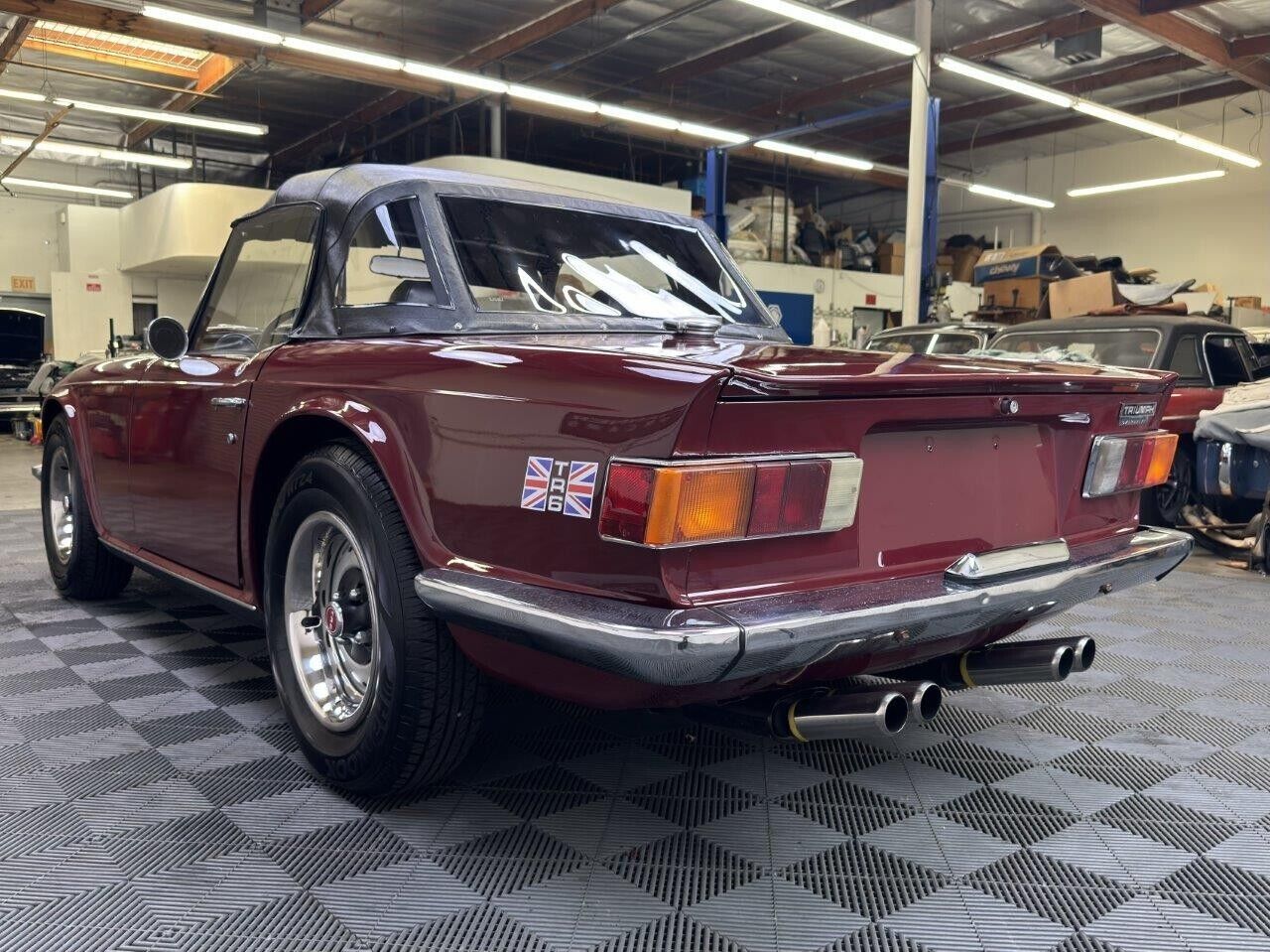 Triumph-TR-6-Cabriolet-1971-Burgundy-Black-141418-5