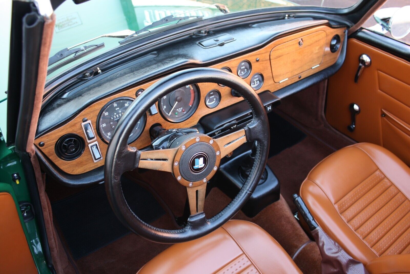 Triumph-TR-6-Cabriolet-1971-Green-Tan-91197-11