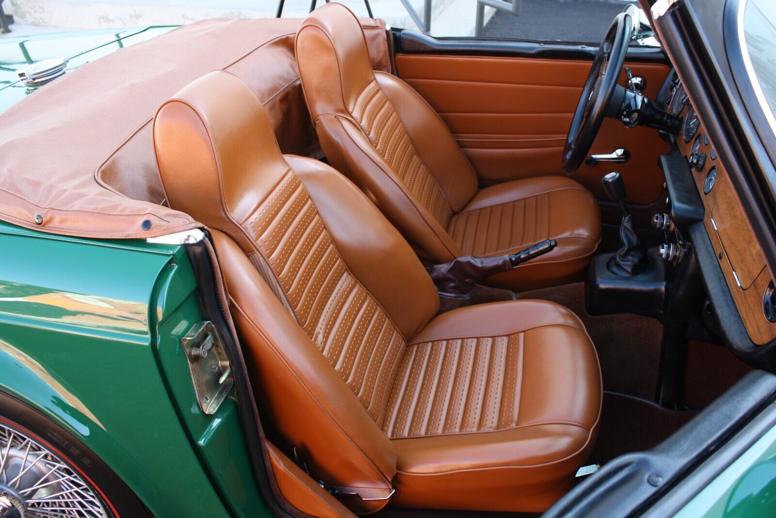 Triumph-TR-6-Cabriolet-1971-Green-Tan-91197-38