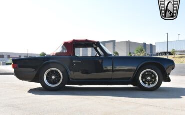 Triumph-TR-6-Cabriolet-1974-Black-Red-138724-7