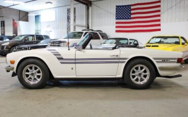 Triumph-TR-6-Cabriolet-1974-White-Black-2-1