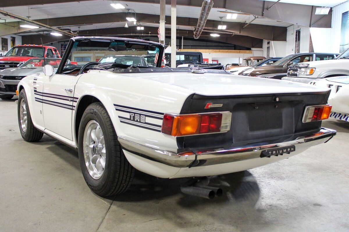 Triumph-TR-6-Cabriolet-1974-White-Black-2-2