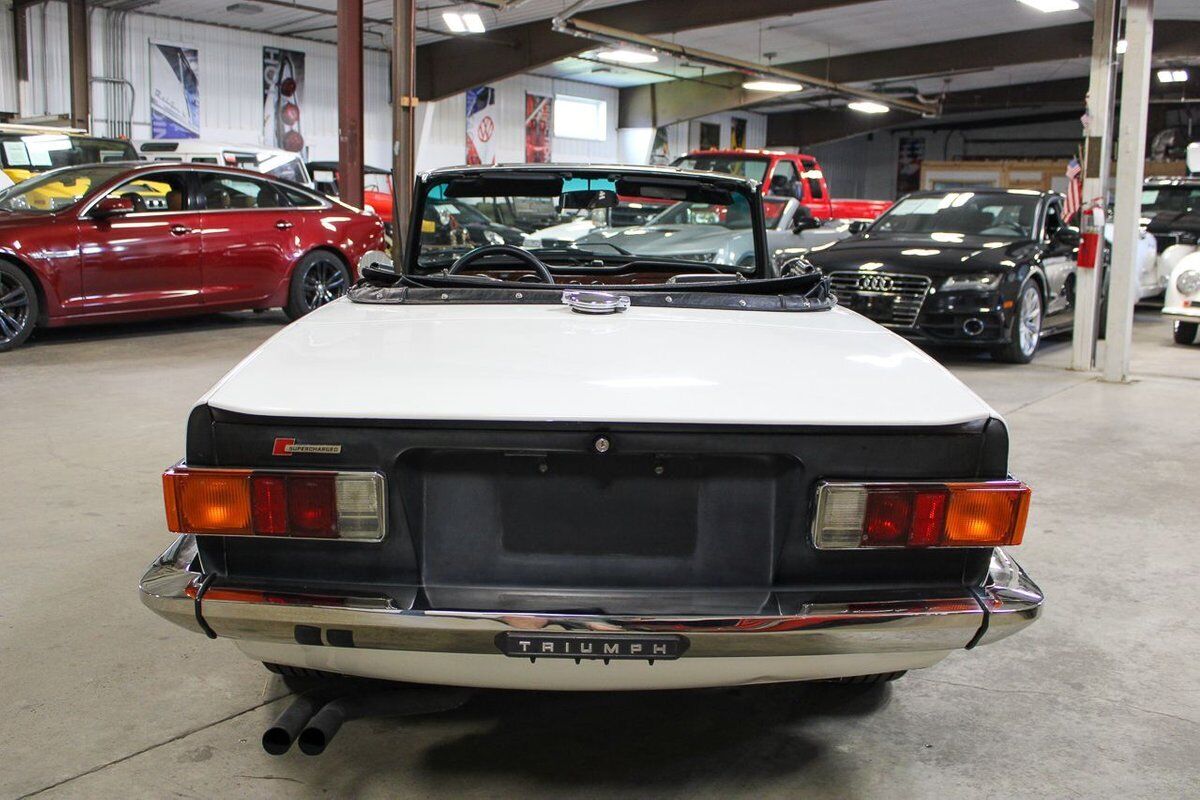 Triumph-TR-6-Cabriolet-1974-White-Black-2-3