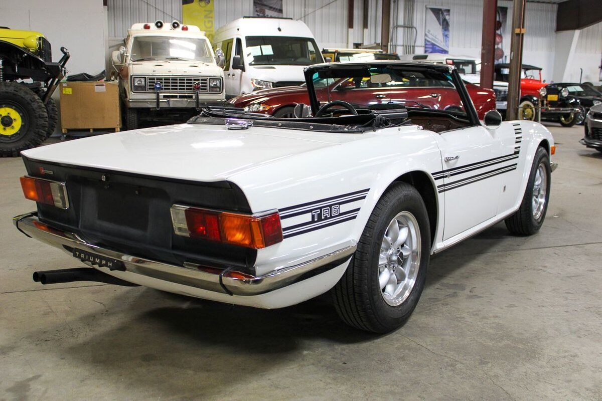 Triumph-TR-6-Cabriolet-1974-White-Black-2-4