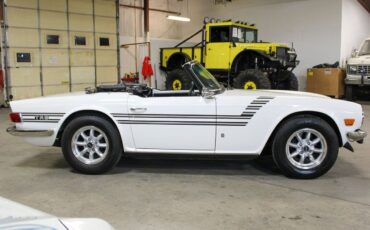 Triumph-TR-6-Cabriolet-1974-White-Black-2-5