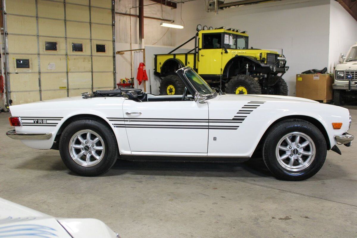 Triumph-TR-6-Cabriolet-1974-White-Black-2-5