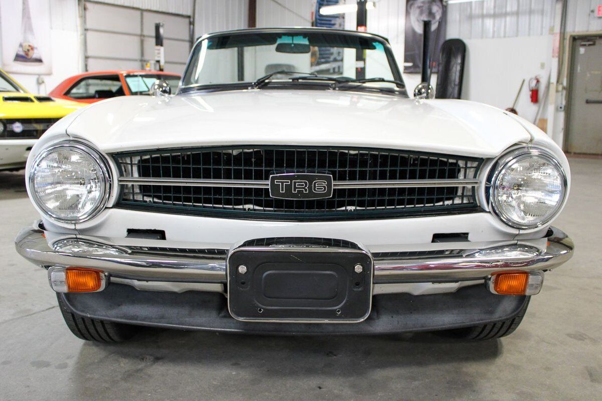 Triumph-TR-6-Cabriolet-1974-White-Black-2-7