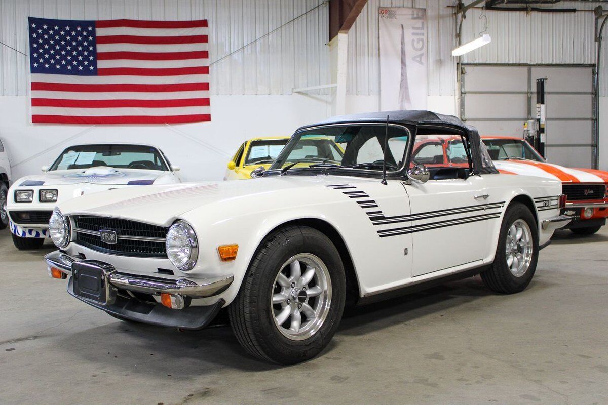 Triumph-TR-6-Cabriolet-1974-White-Black-2-8