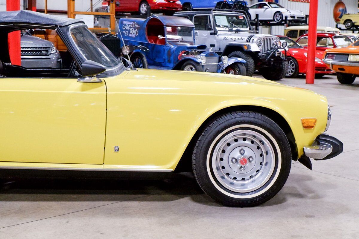 Triumph-TR-6-Cabriolet-1974-Yellow-Dark-Cherry-120241-10