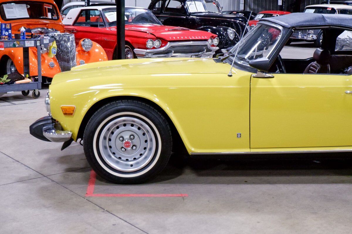 Triumph-TR-6-Cabriolet-1974-Yellow-Dark-Cherry-120241-2