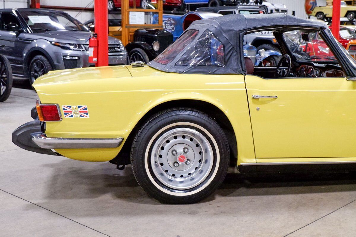 Triumph-TR-6-Cabriolet-1974-Yellow-Dark-Cherry-120241-8