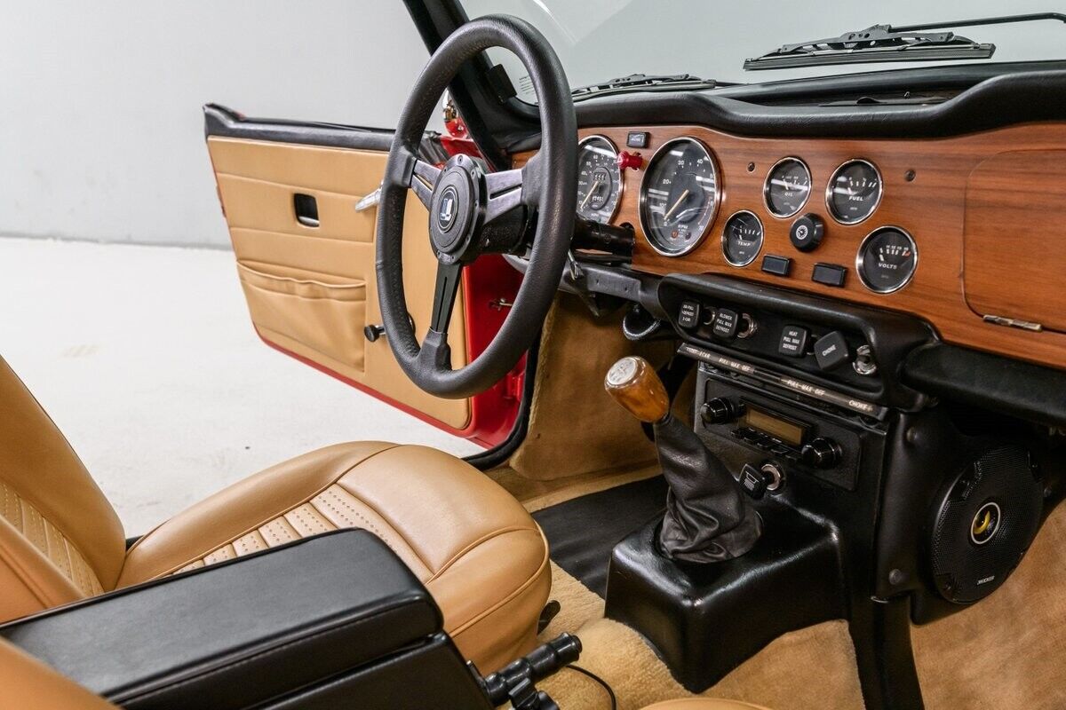 Triumph-TR-6-Cabriolet-1975-Red-Tan-134316-11