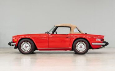 Triumph-TR-6-Cabriolet-1975-Red-Tan-134316-2