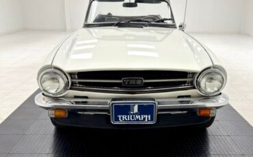 Triumph-TR-6-Cabriolet-1975-White-Saddle-35209-10