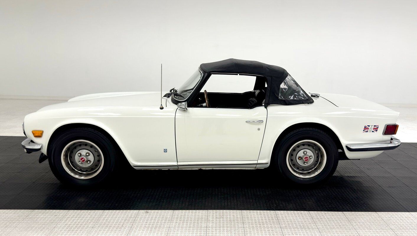 Triumph-TR-6-Cabriolet-1975-White-Saddle-35209-2