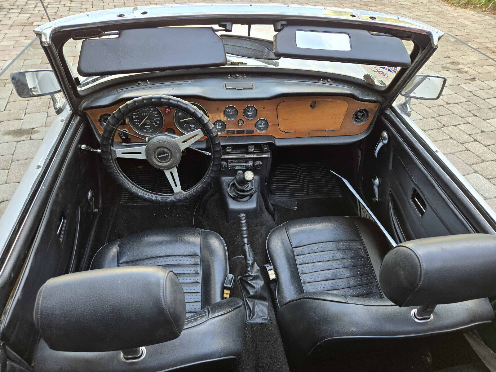 Triumph-TR-6-Cabriolet-1976-White-Black-76019-2