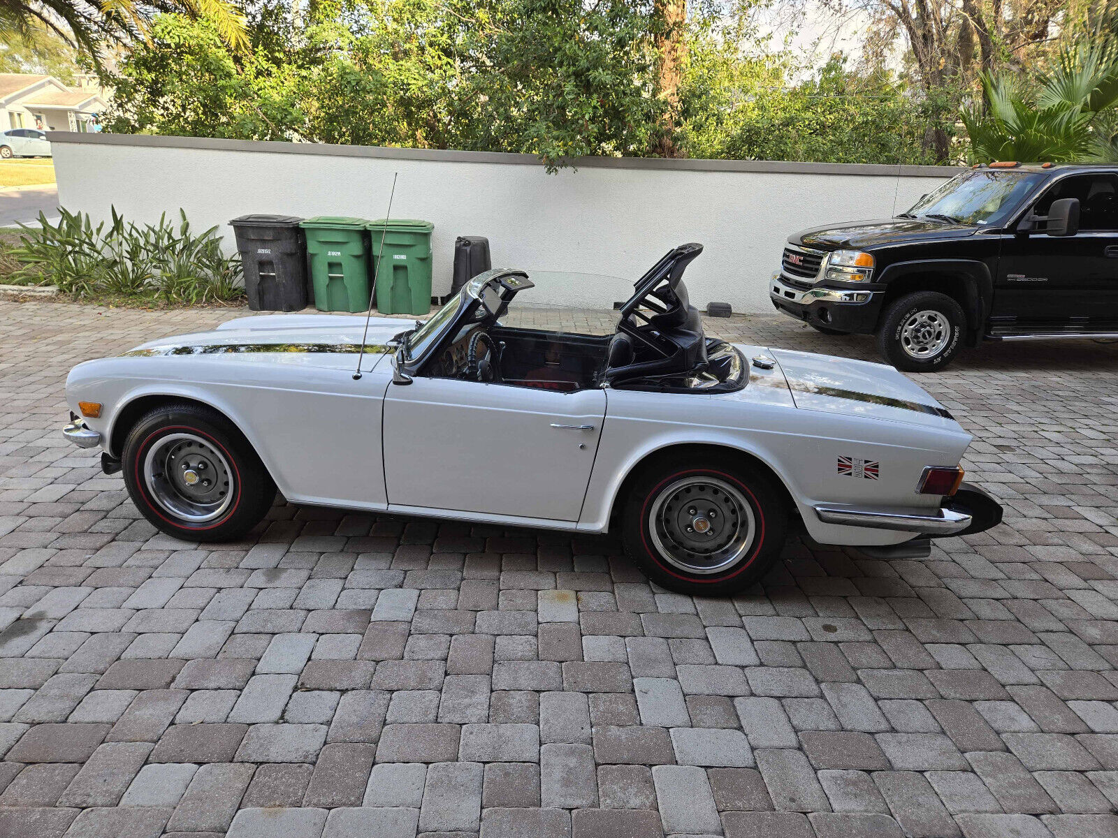 Triumph-TR-6-Cabriolet-1976-White-Black-76019-3