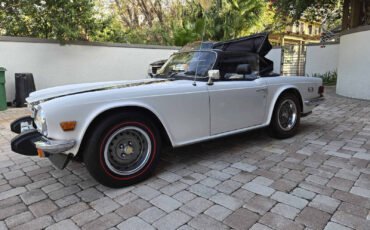 Triumph-TR-6-Cabriolet-1976-White-Black-76019-5