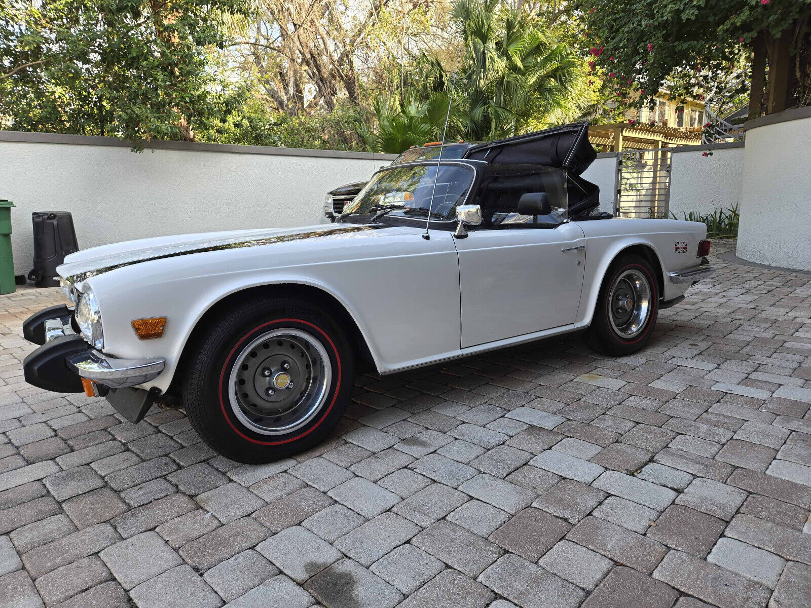 Triumph-TR-6-Cabriolet-1976-White-Black-76019-5