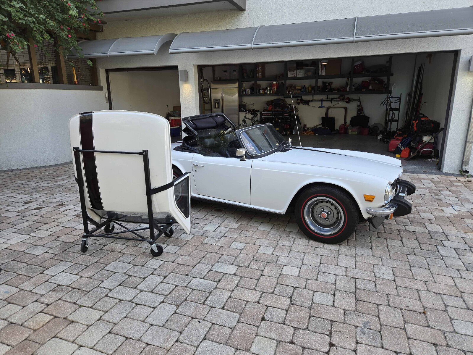 Triumph-TR-6-Cabriolet-1976-White-Black-76019-9