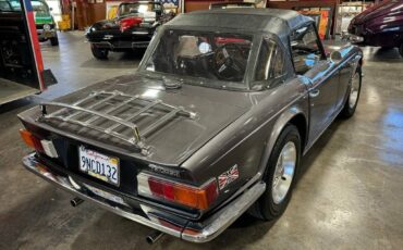 Triumph-Tr6-1973-custom-46043-7