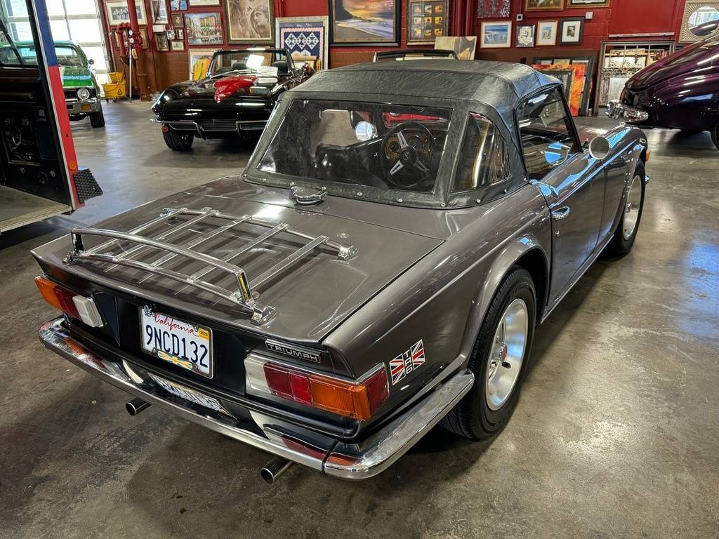 Triumph-Tr6-1973-custom-46043-7