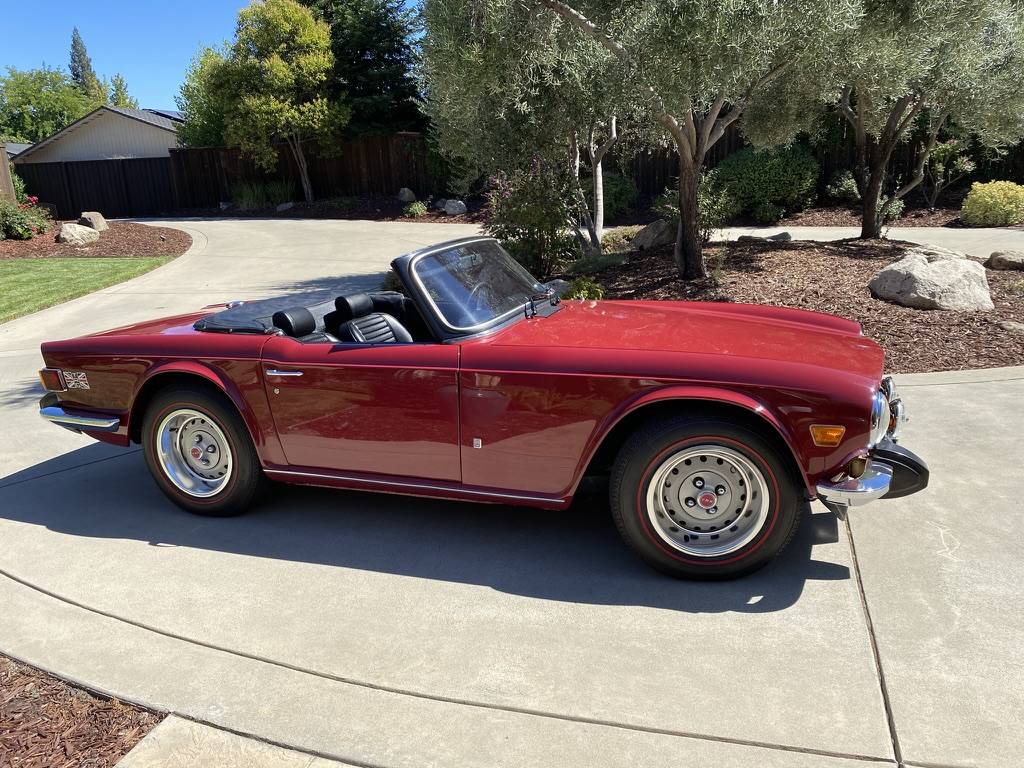 Triumph-Tr6-1974-red-120319