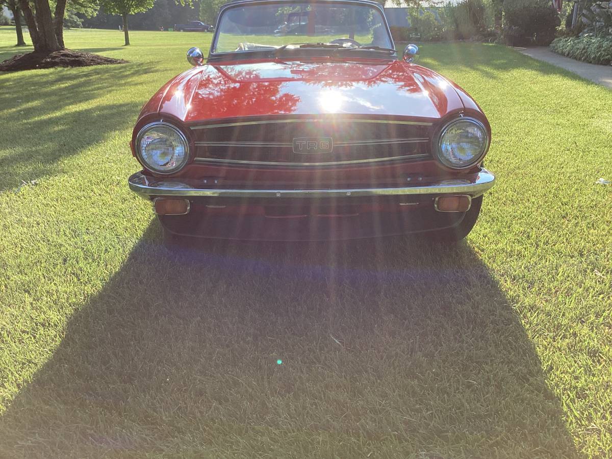 Triumph-Tr6-1976-red-24140-13