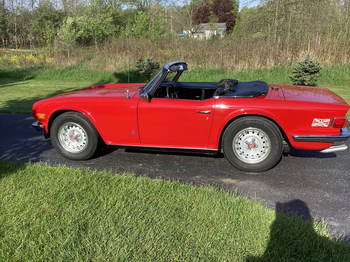 Triumph-Tr6-1976-red-24140-2