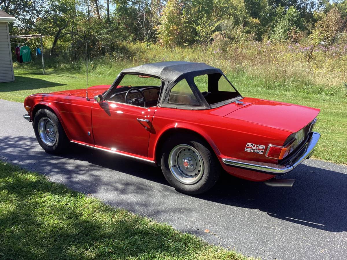 Triumph-Tr6-1976-red-24140-4