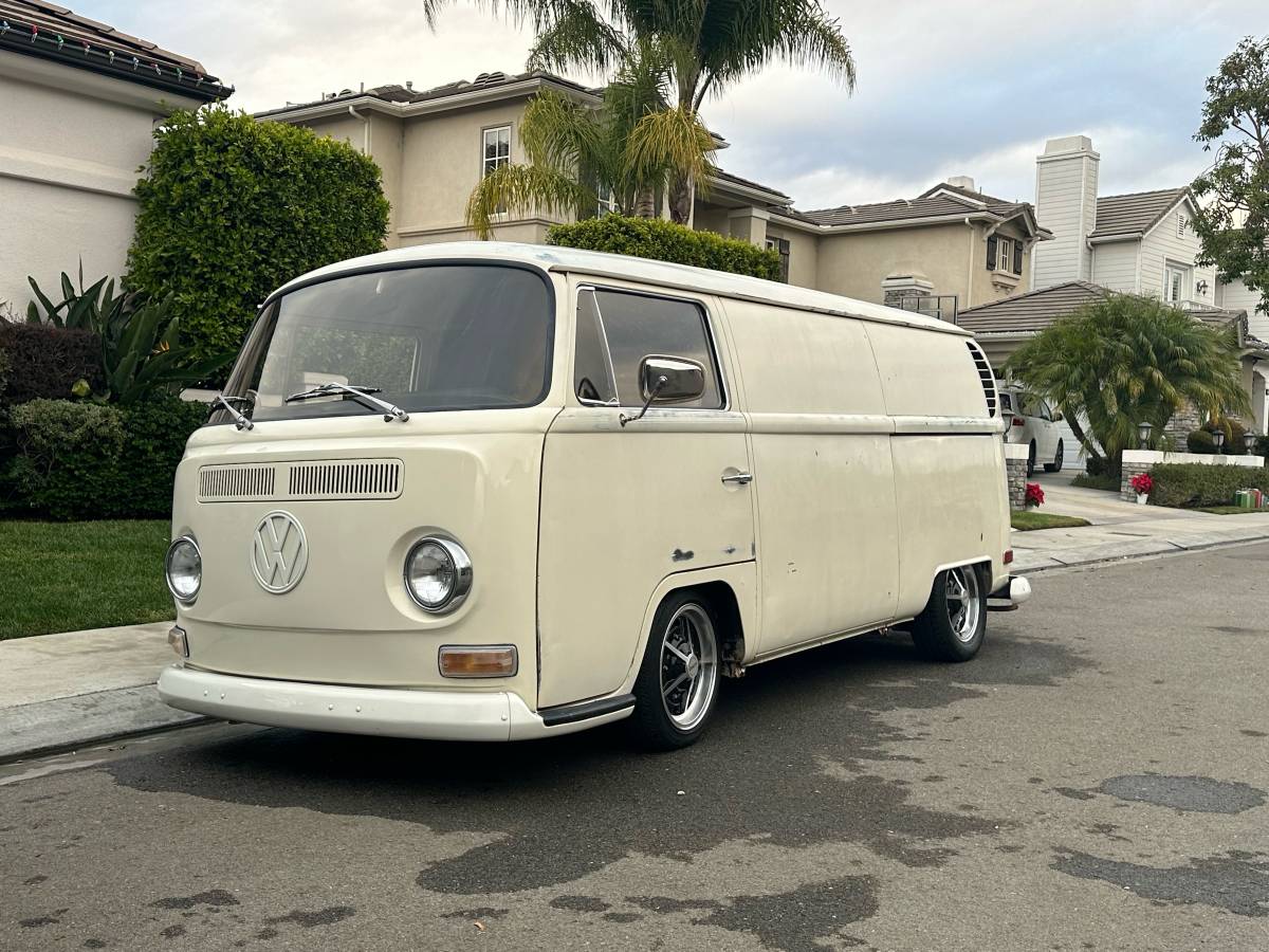 Volkswagen-1970-white-180246-1