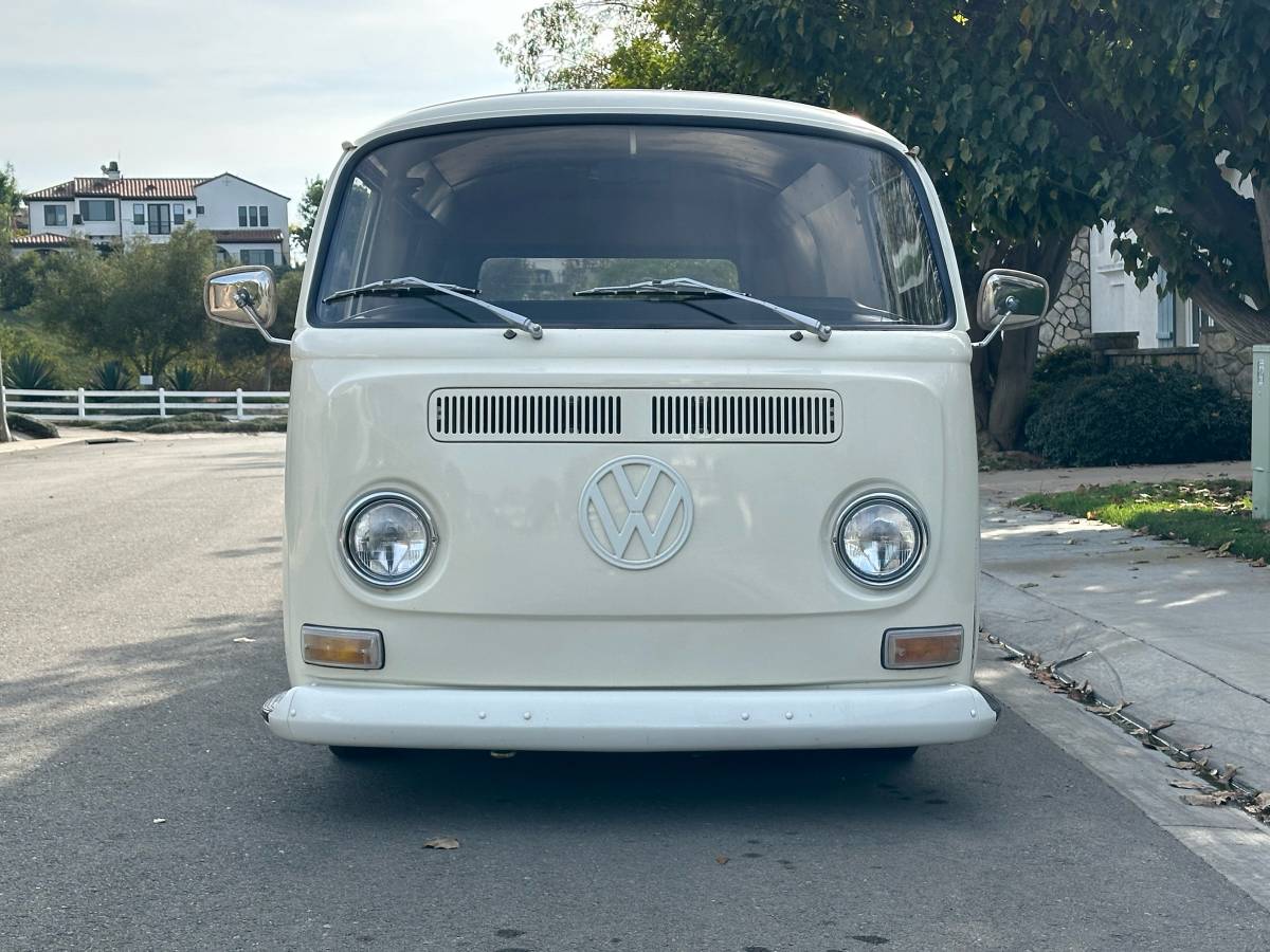 Volkswagen-1970-white-180246-16