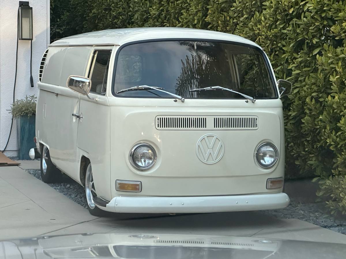 Volkswagen-1970-white-180246-2