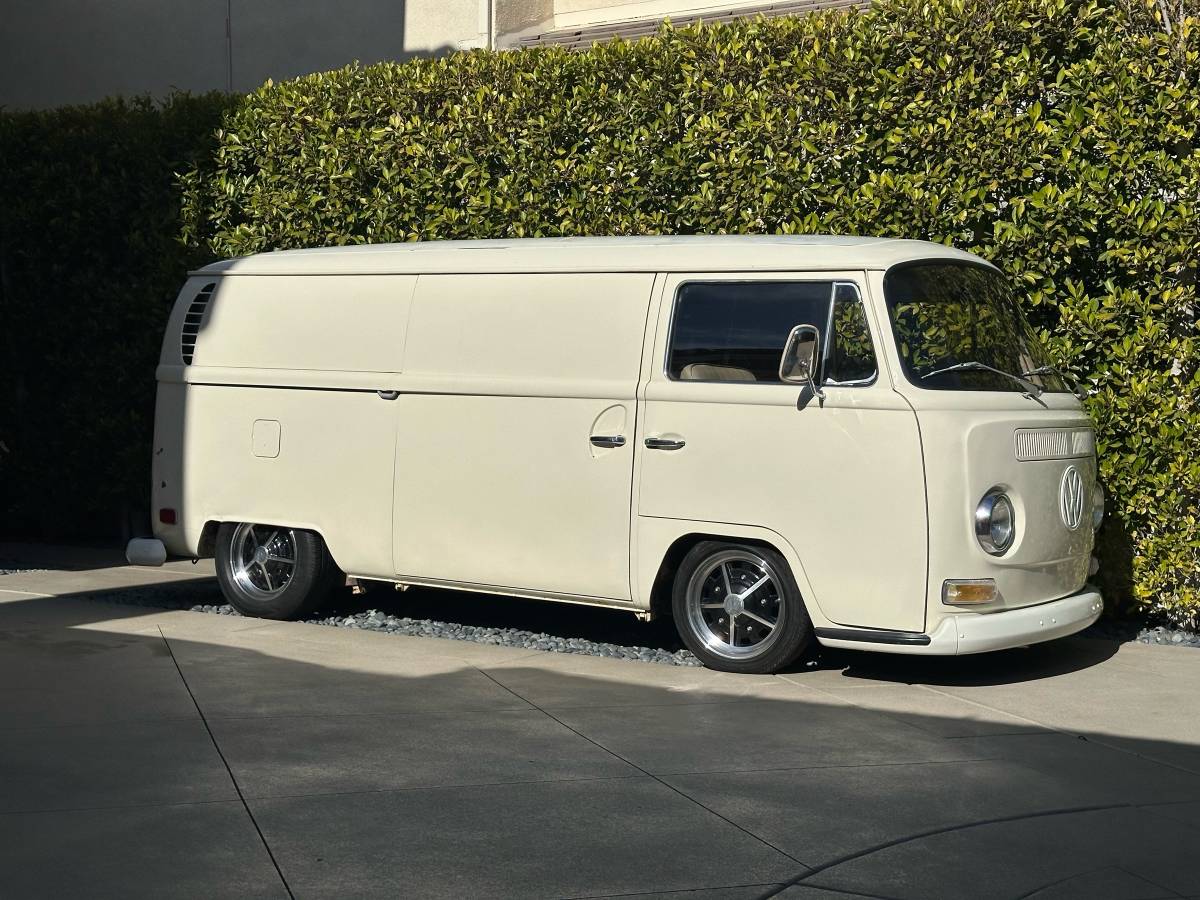 Volkswagen-1970-white-180246-3