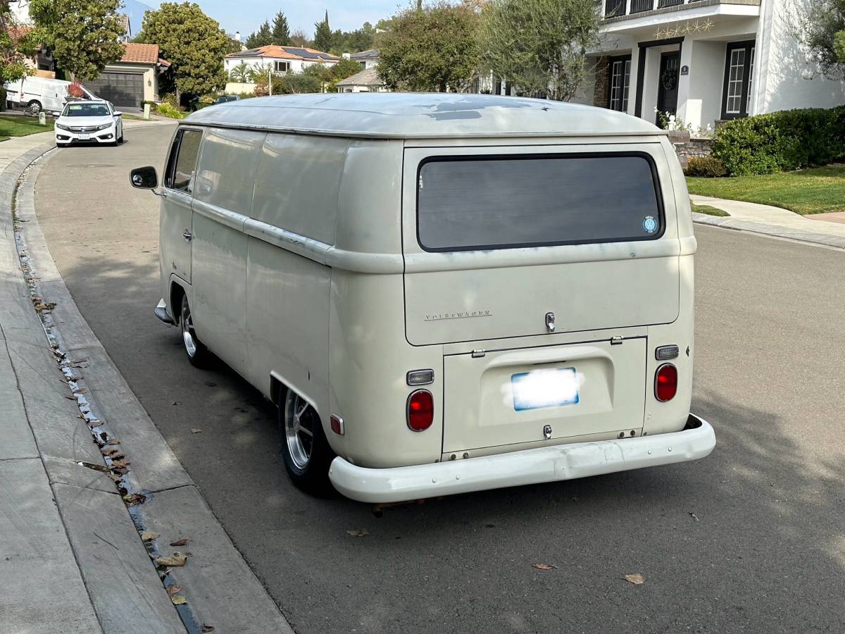 Volkswagen-1970-white-180246-4