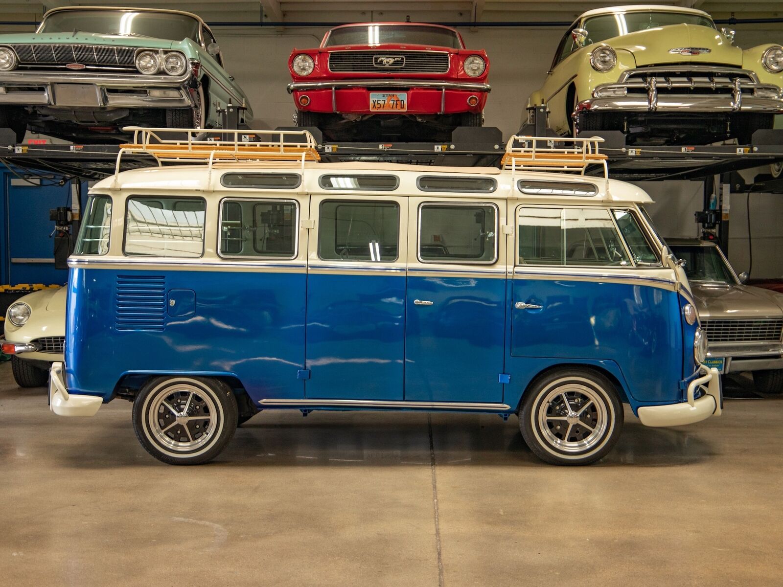 Volkswagen-23-Window-Samba-1970-Blue-14969-2