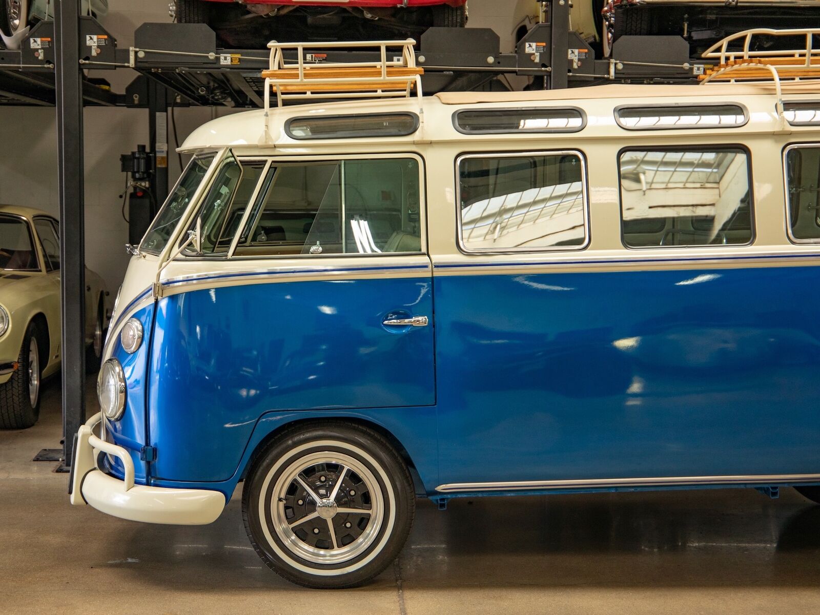 Volkswagen-23-Window-Samba-1970-Blue-14969-4