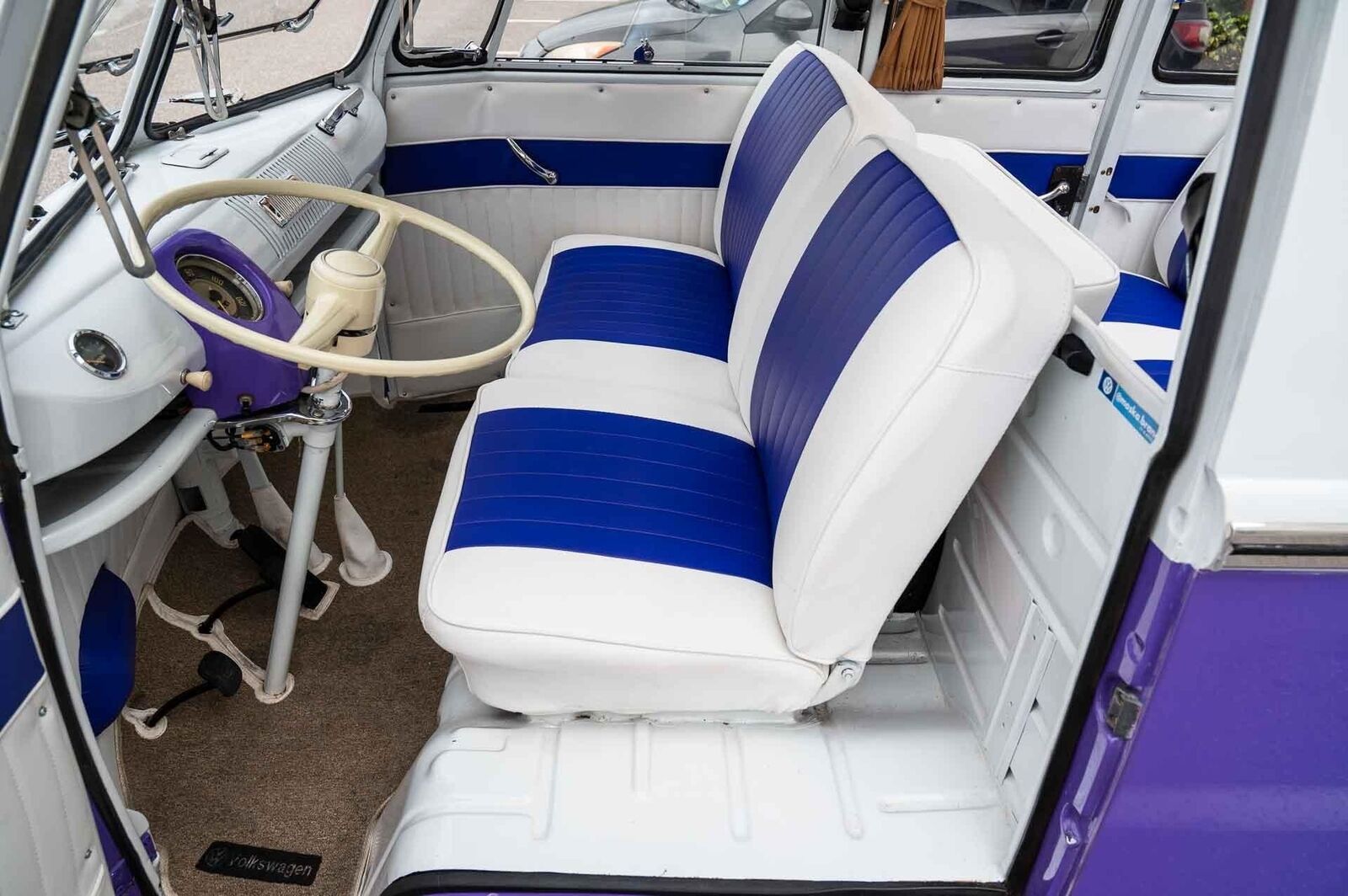 Volkswagen-23-Window-Samba-Bus-1974-Purple-White-153296-11