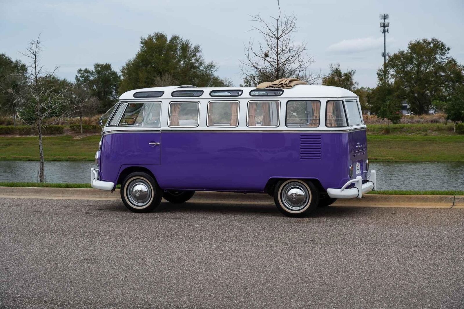 Volkswagen-23-Window-Samba-Bus-1974-Purple-White-153296-17