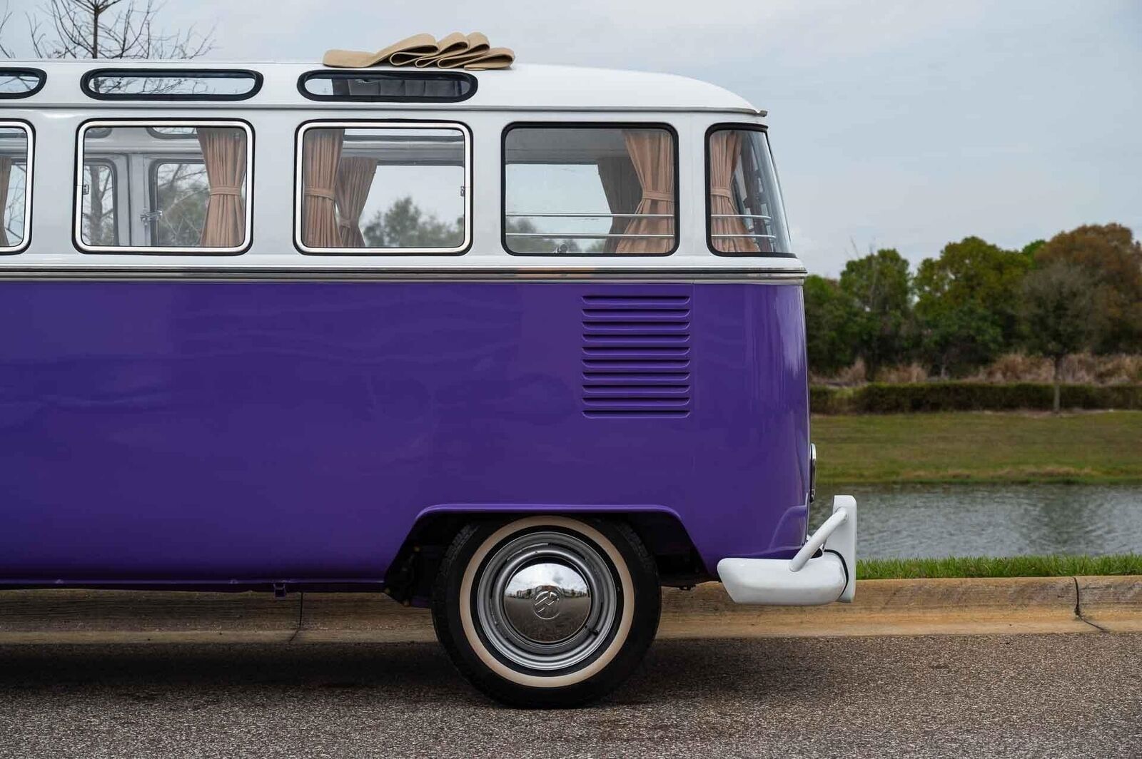 Volkswagen-23-Window-Samba-Bus-1974-Purple-White-153296-21