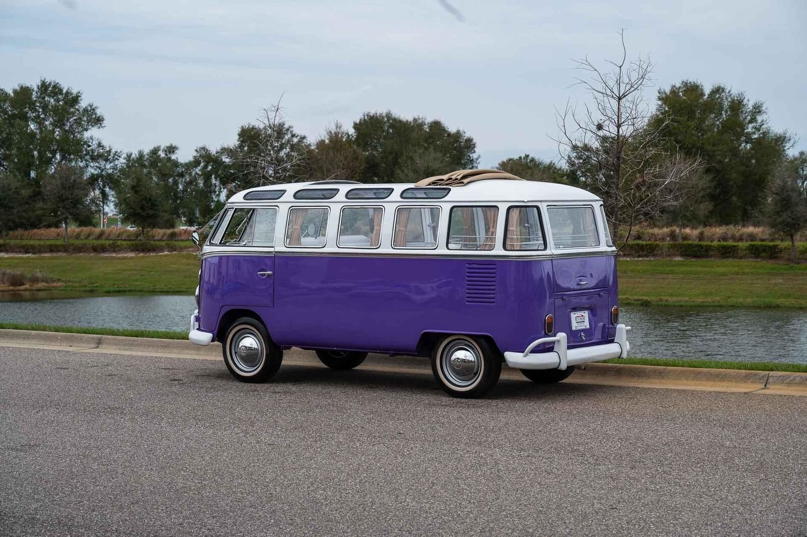 Volkswagen-23-Window-Samba-Bus-1974-Purple-White-153296-3