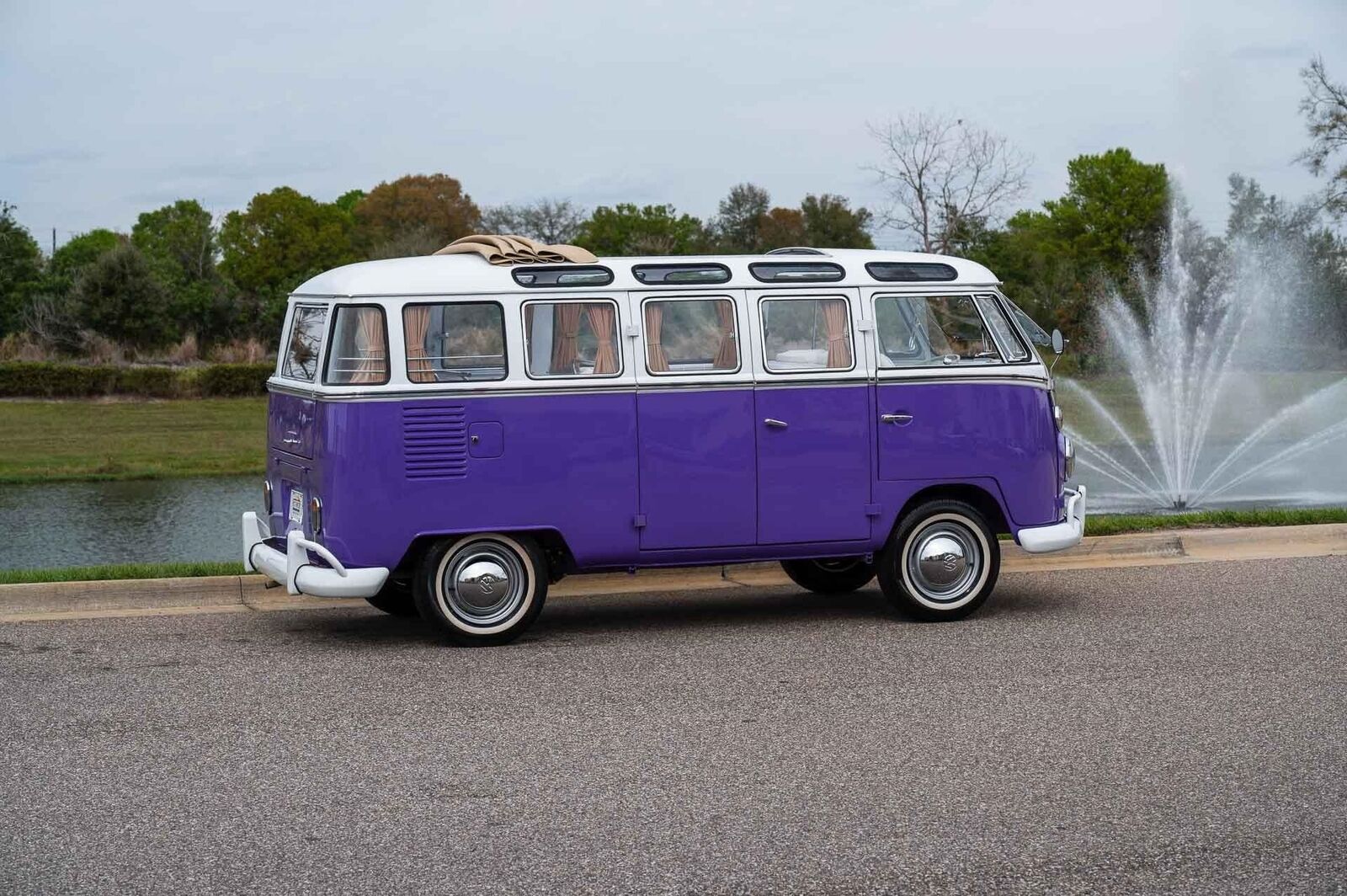 Volkswagen-23-Window-Samba-Bus-1974-Purple-White-153296-31