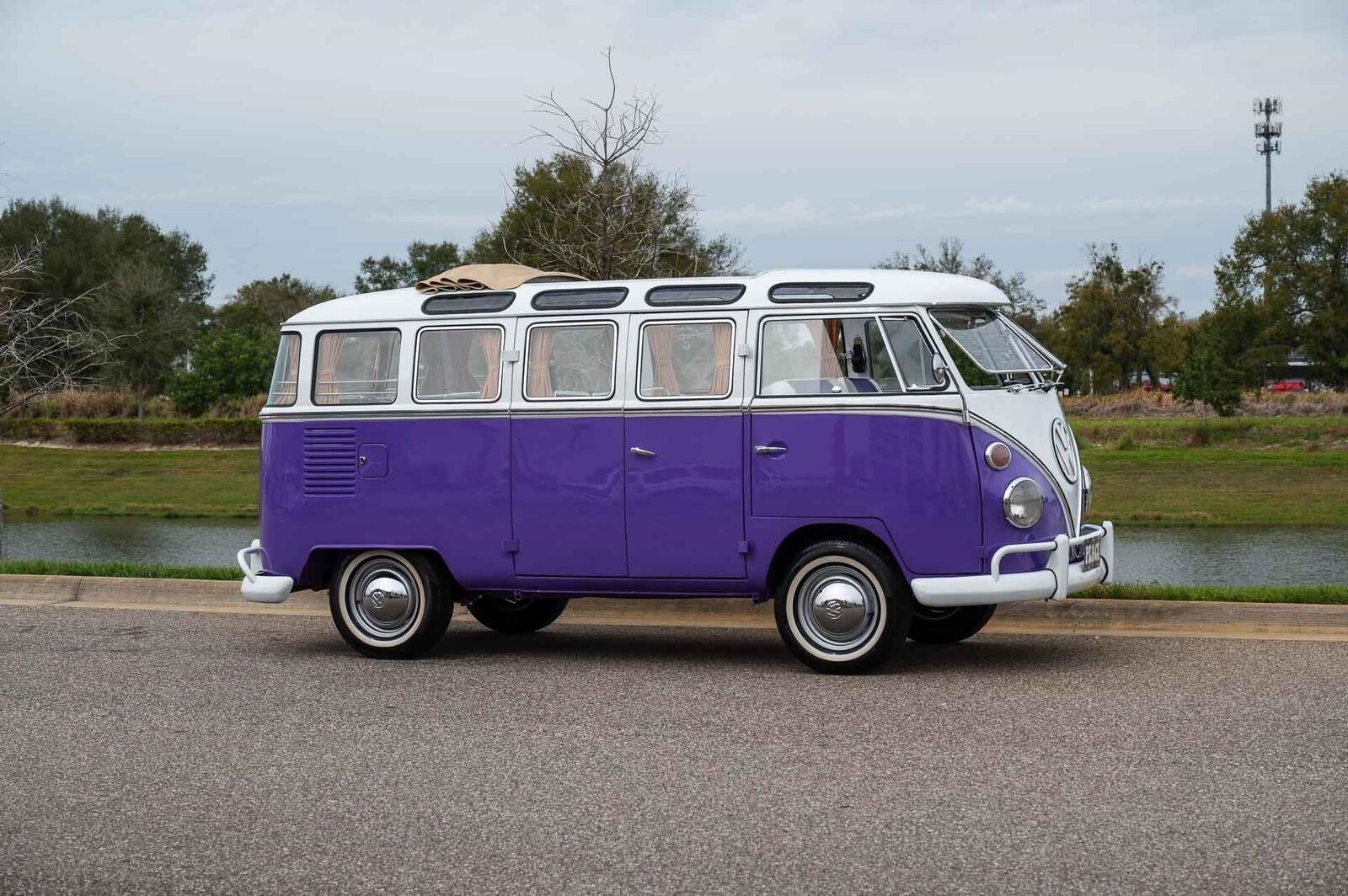 Volkswagen-23-Window-Samba-Bus-1974-Purple-White-153296-33