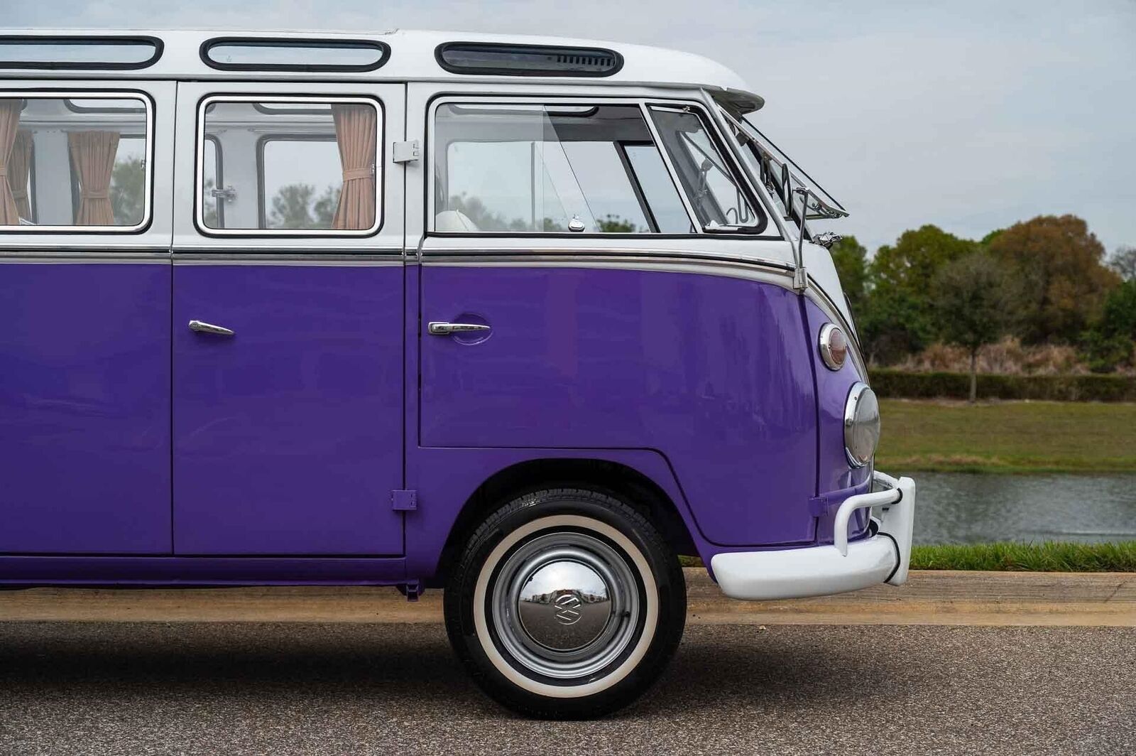 Volkswagen-23-Window-Samba-Bus-1974-Purple-White-153296-37