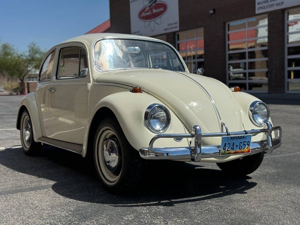 Volkswagen-Beetle-1967-white-2-4