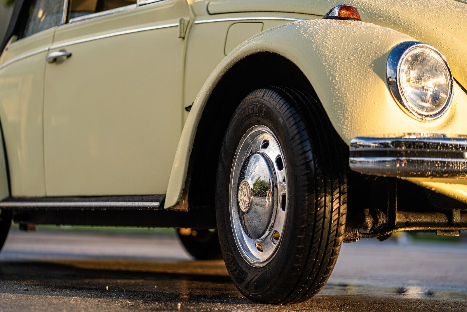 Volkswagen-Beetle-Classic-1969-Yellow-Black-0-15