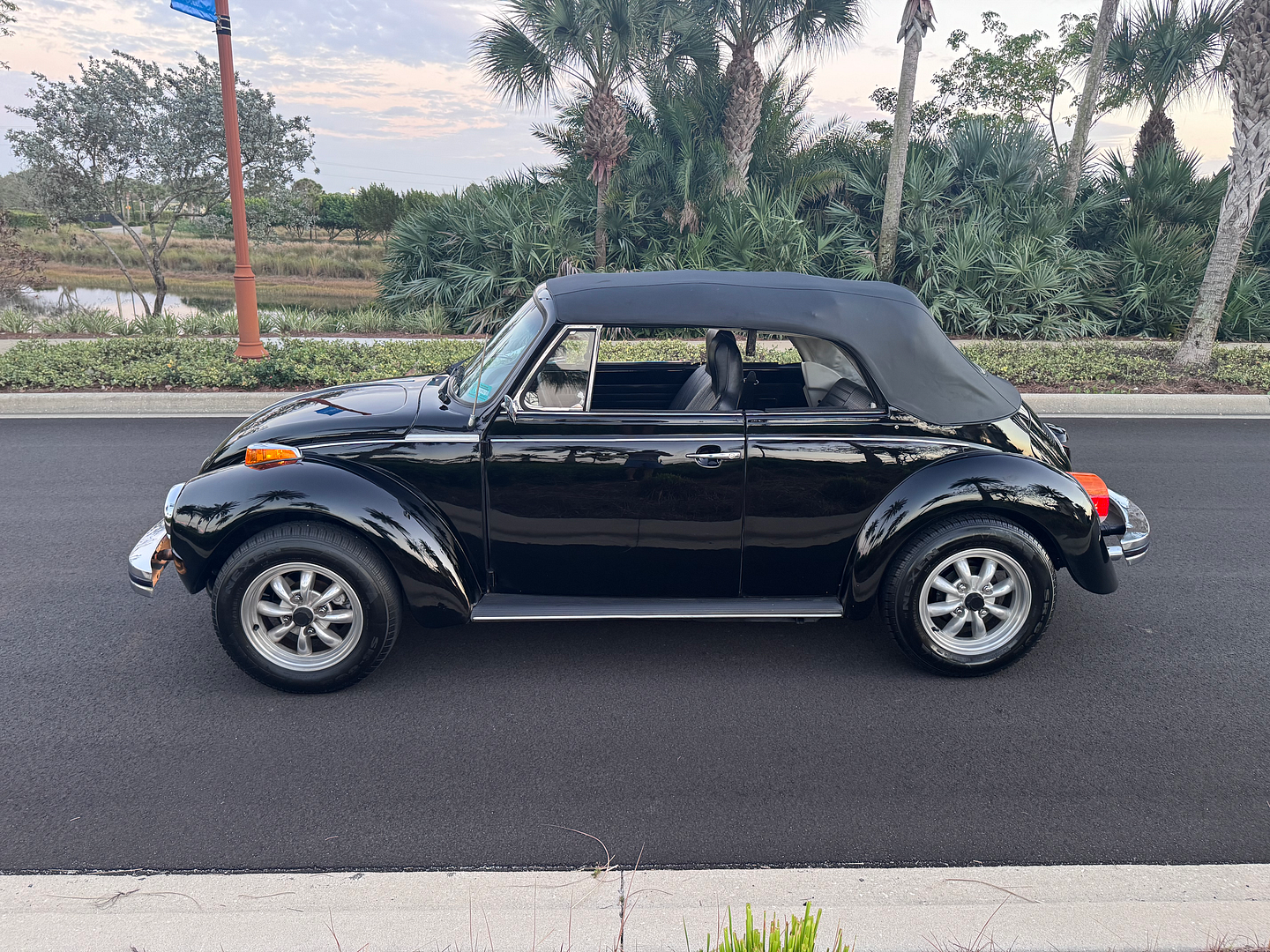 Volkswagen-Beetle-Classic-Cabriolet-1979-Black-Black-170648-12