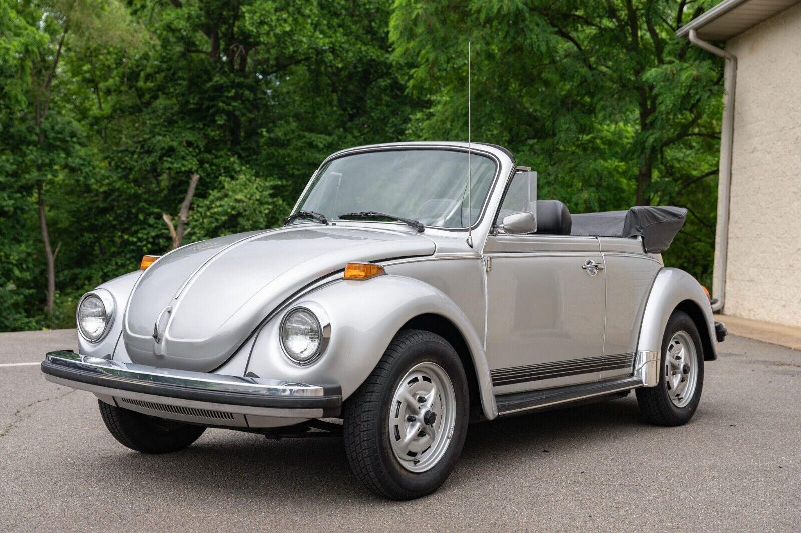 Volkswagen-Beetle-Classic-Cabriolet-1979-Silver-Black-6919-1