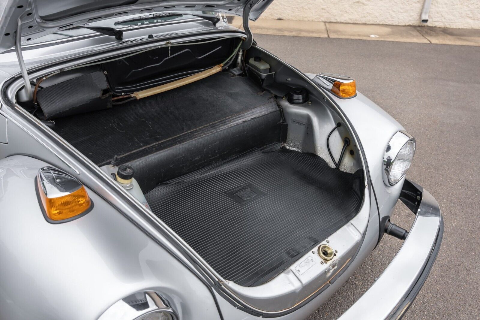 Volkswagen-Beetle-Classic-Cabriolet-1979-Silver-Black-6919-6