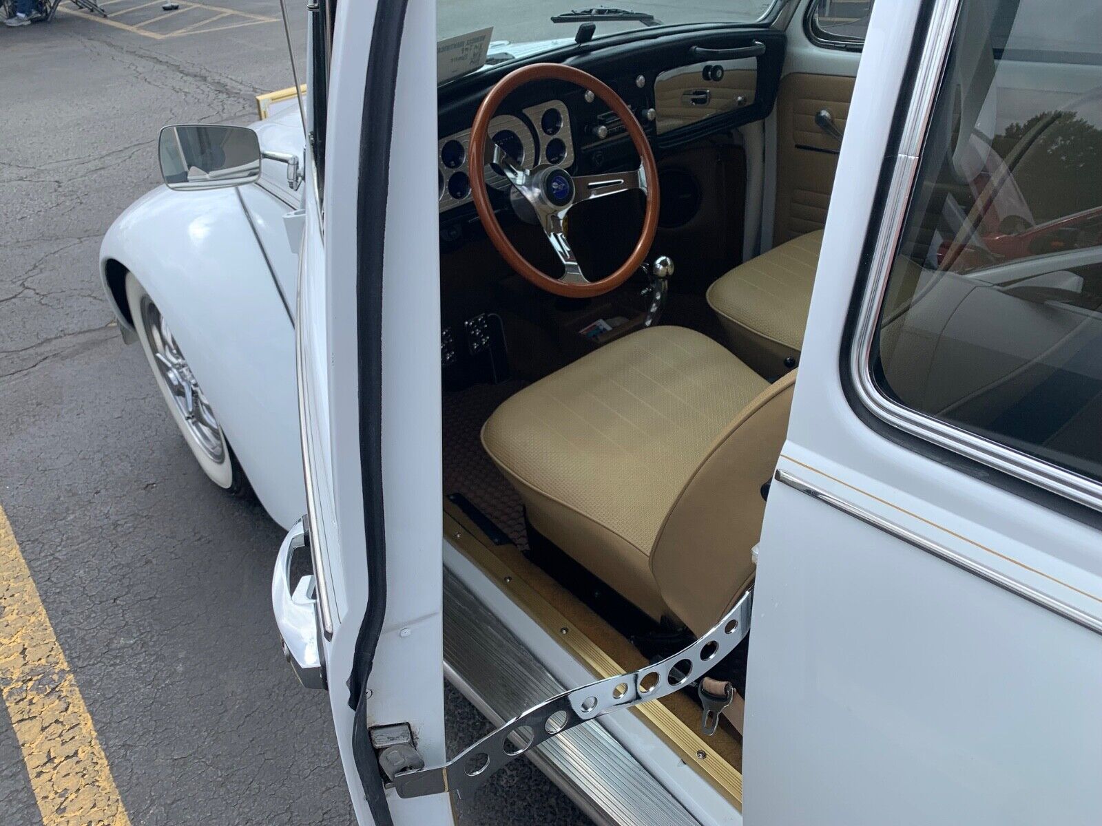 Volkswagen-Beetle-Classic-Coupe-1969-White-Tan-966-12